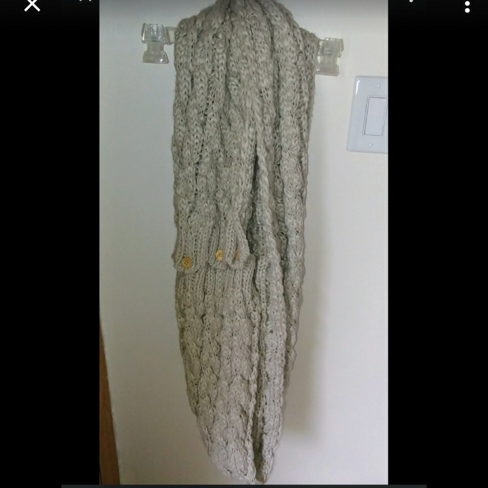 Chunky knit scarf